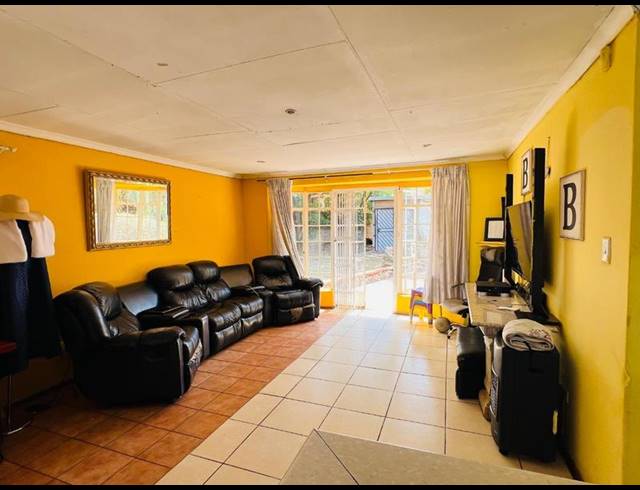 8 BEDROOM HOUSE FOR SALE IN BLOUBOSRAND